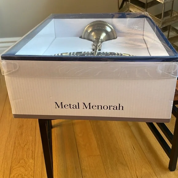 🕎Beautiful Metal Menorah 🕎 in gold tone ✨NEW IN BOX ✨ - Picture 13 of 13